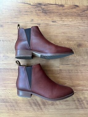 Nisolo Eva Everyday Chelsea Ankle Boots